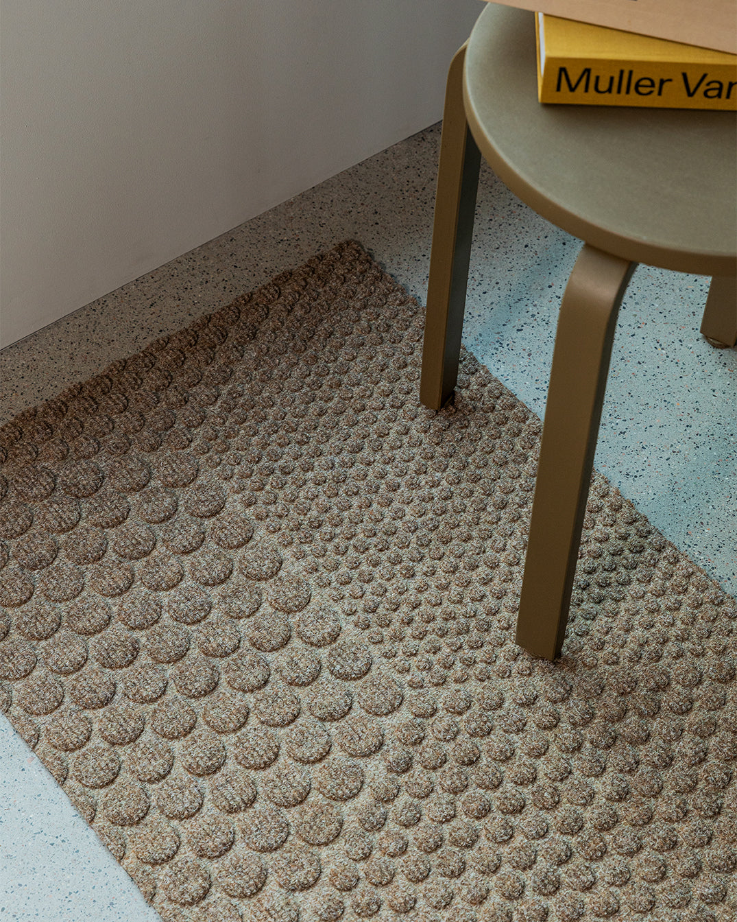 Sophisticated, space-efficient Elegance for Your entryway